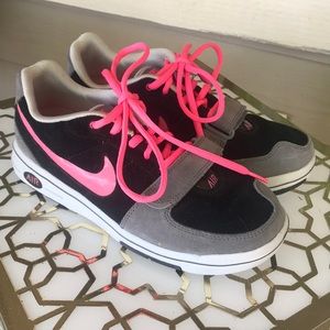 Nike air training dunks. Size 7.5. Never worn!